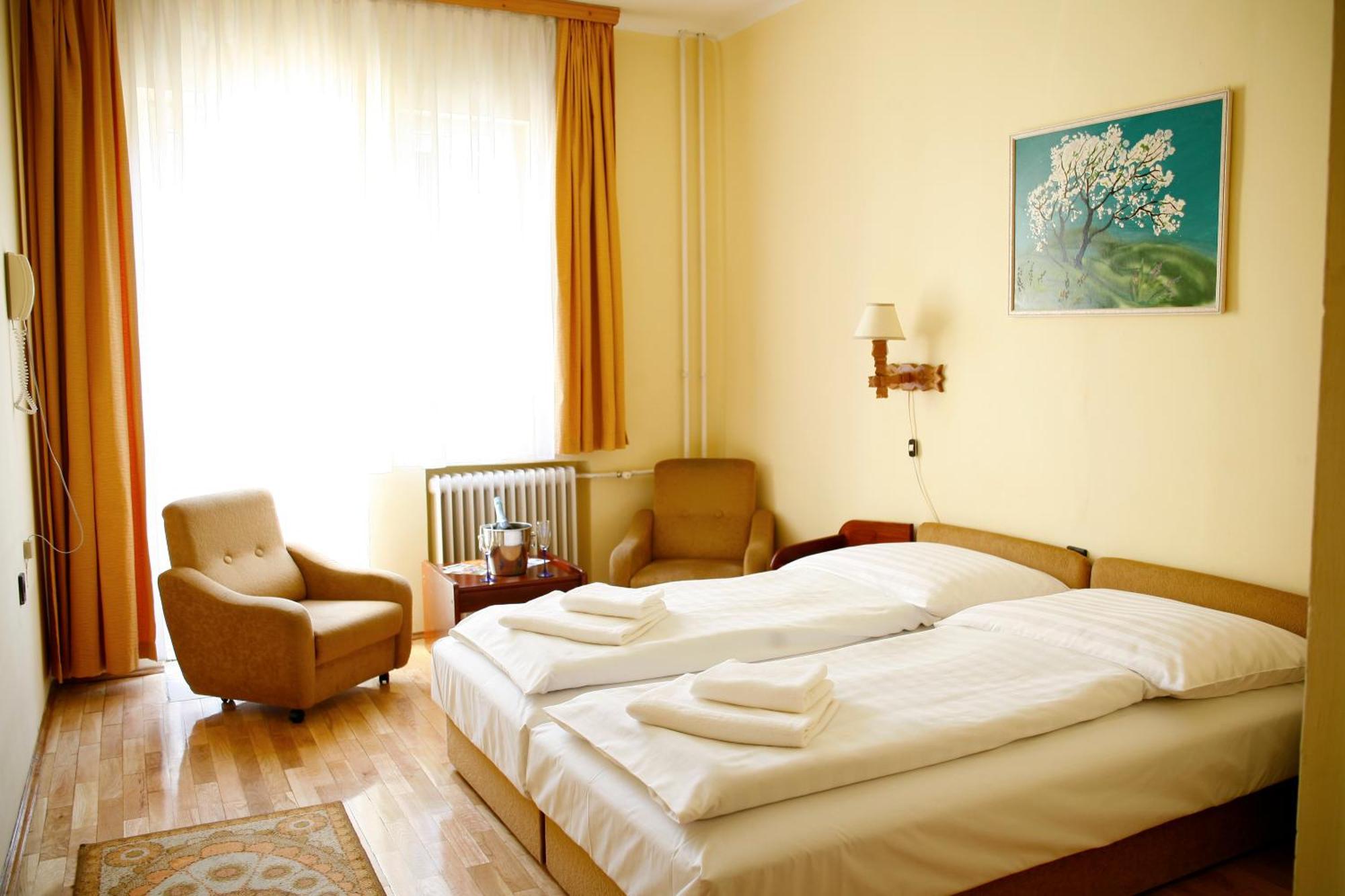 Hotel Bara Junior Budapeste Exterior foto