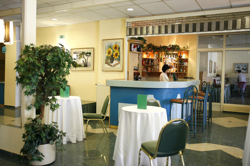 Hotel Bara Junior Budapeste Restaurante foto