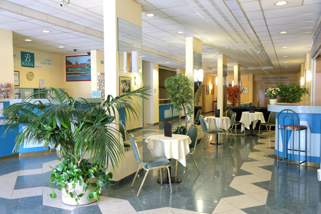 Hotel Bara Junior Budapeste Exterior foto