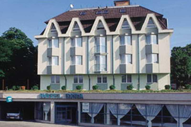 Hotel Bara Junior Budapeste Exterior foto